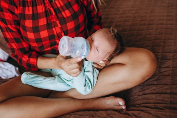 waking a newborn to feed