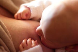 Painful Breastfeeding Latch: Causes and Practical Fixes